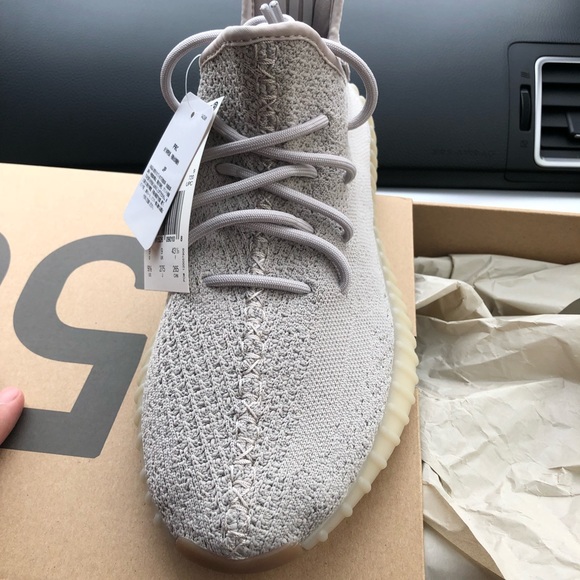 Yeezy “sesame” sz9.5 - Picture 2 of 5